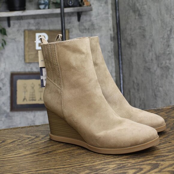 Universal Thread Womens Cypress Winter Boots 88375527 Taupe Brown 9.5M - Picture 1 of 10